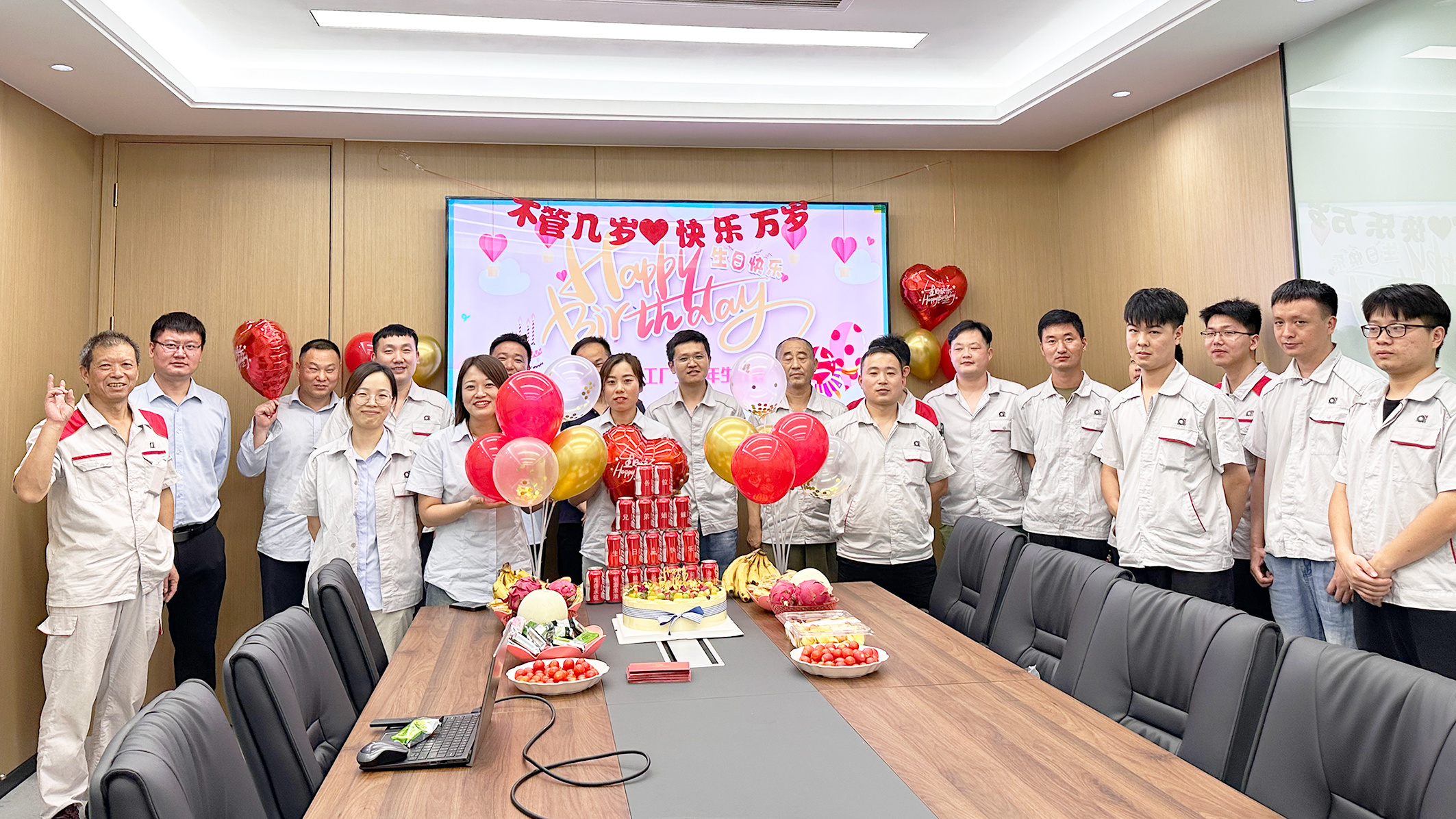 智能(néng)信息裝備事(shì)業(yè)部康橋車(chē)間(jiān)組織員(yuán)工(gōng)生(shēng)日(rì)會(huì)活動